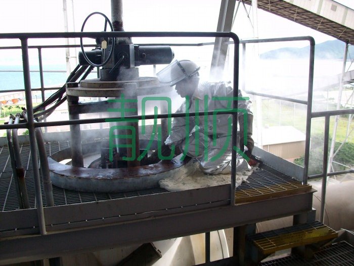 省煤器進(jìn)口電動(dòng)閥盤根填料函堵漏